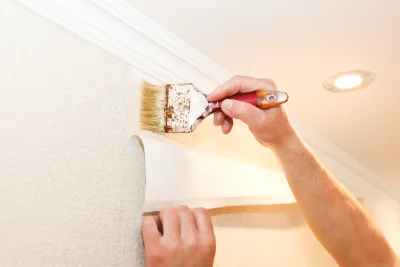 Pose de papier peint à Planèzes — revêtements muraux et toiles de verre